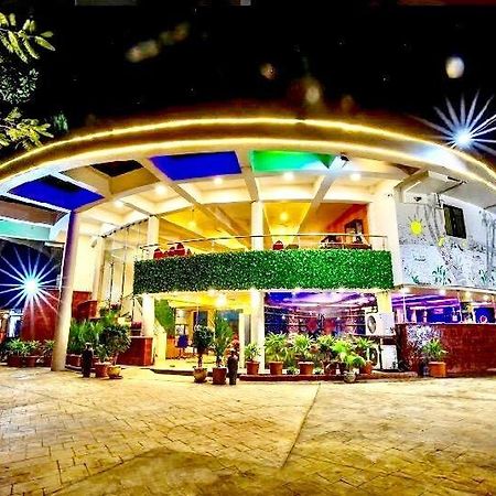 The Center Court Resort & Spa 瓦卡 外观 照片